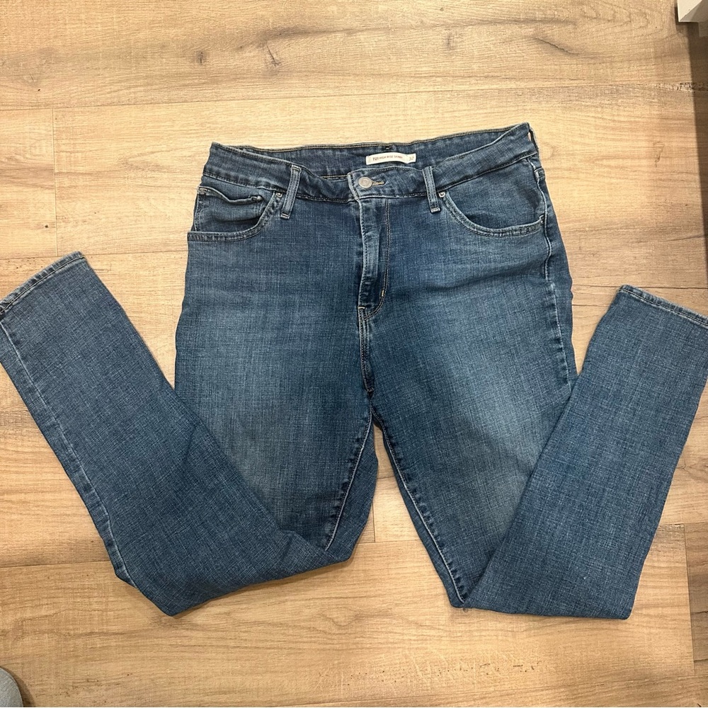 Levis 721 High Rise Skinny Jean Dark Wash